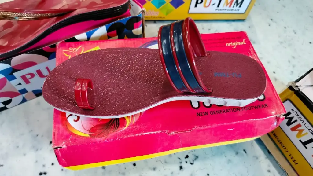 Women pu sandel 4×7 with box