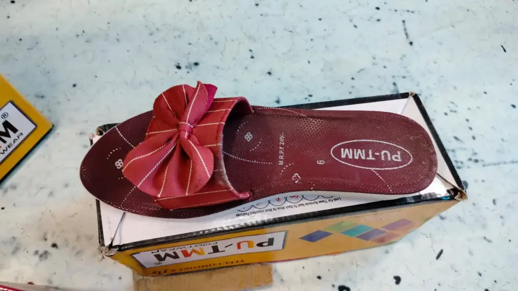 Women pu sandel 4×7 with box